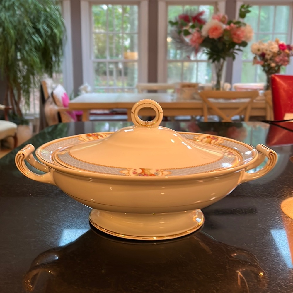 Round Covered Vegetable Netherland by JOHNSON BROTHERS